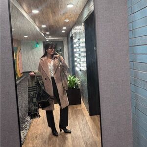 Meet your Posher, Cynthia